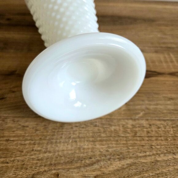 Vintage large Anchor Hocking hobnail milk glass vase. - Picture 5 of 6